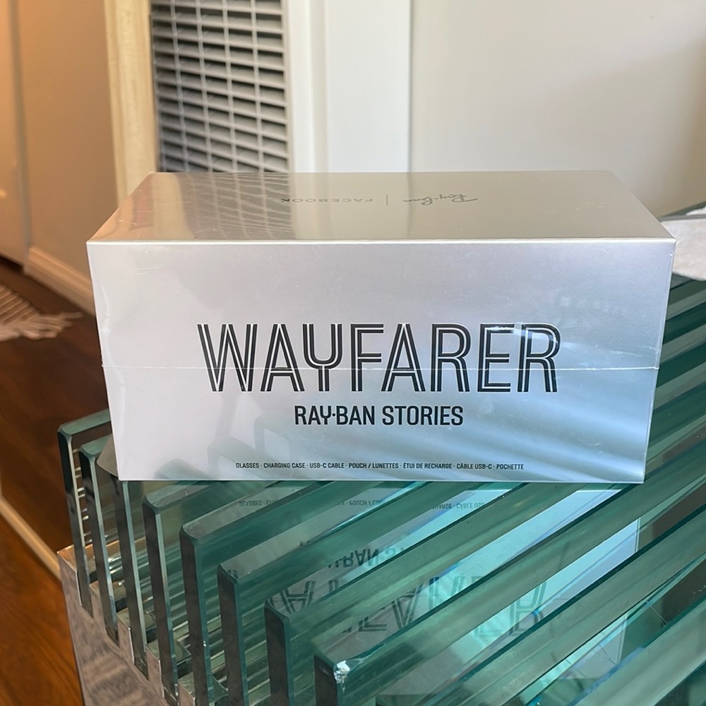 Wayfarer Ray Ban Stories Facebook Shiny Black NIB